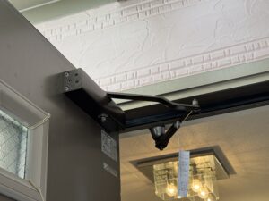 玄関ドアクローザー取替