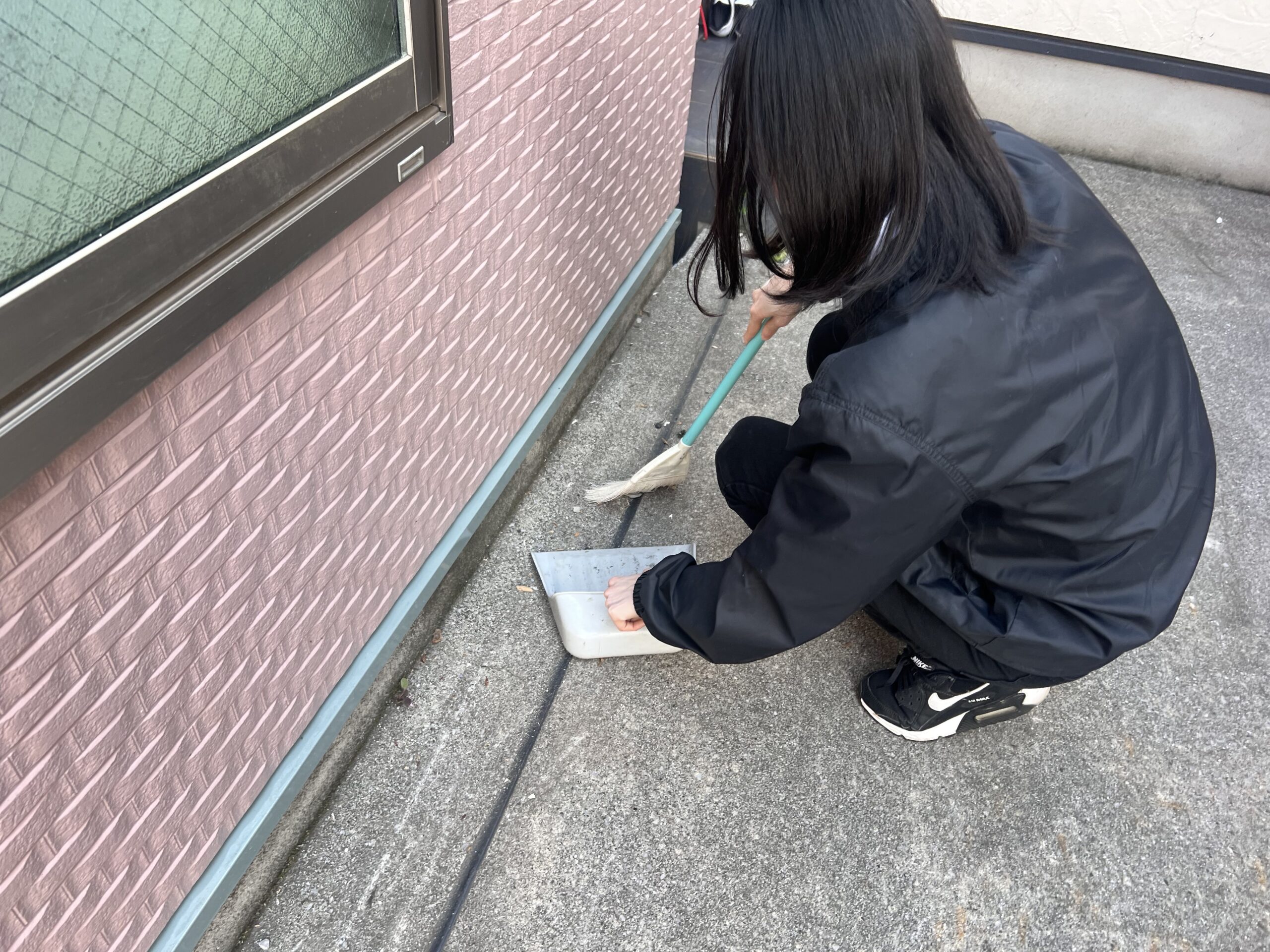大田区東雪谷にて塗装足場解体後の家回りの清掃をしてきました