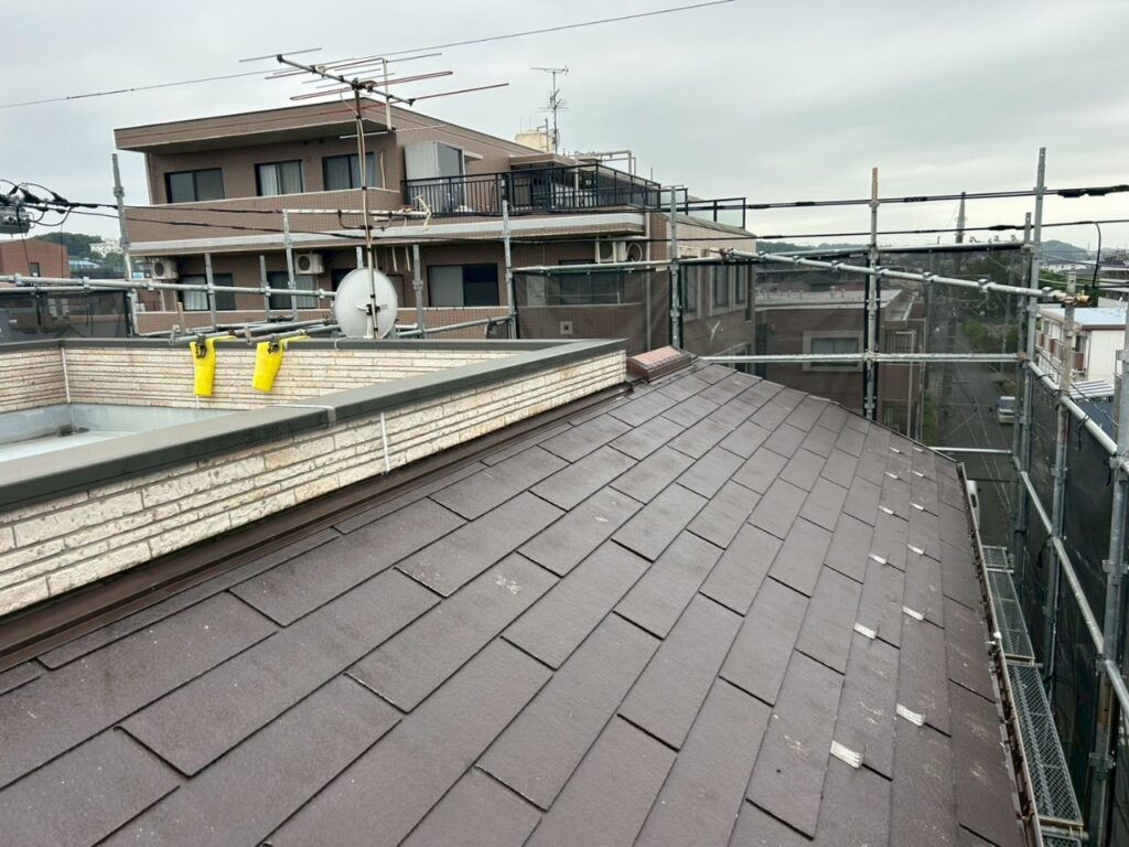 川崎市多摩区　スレート屋根　下塗り塗装