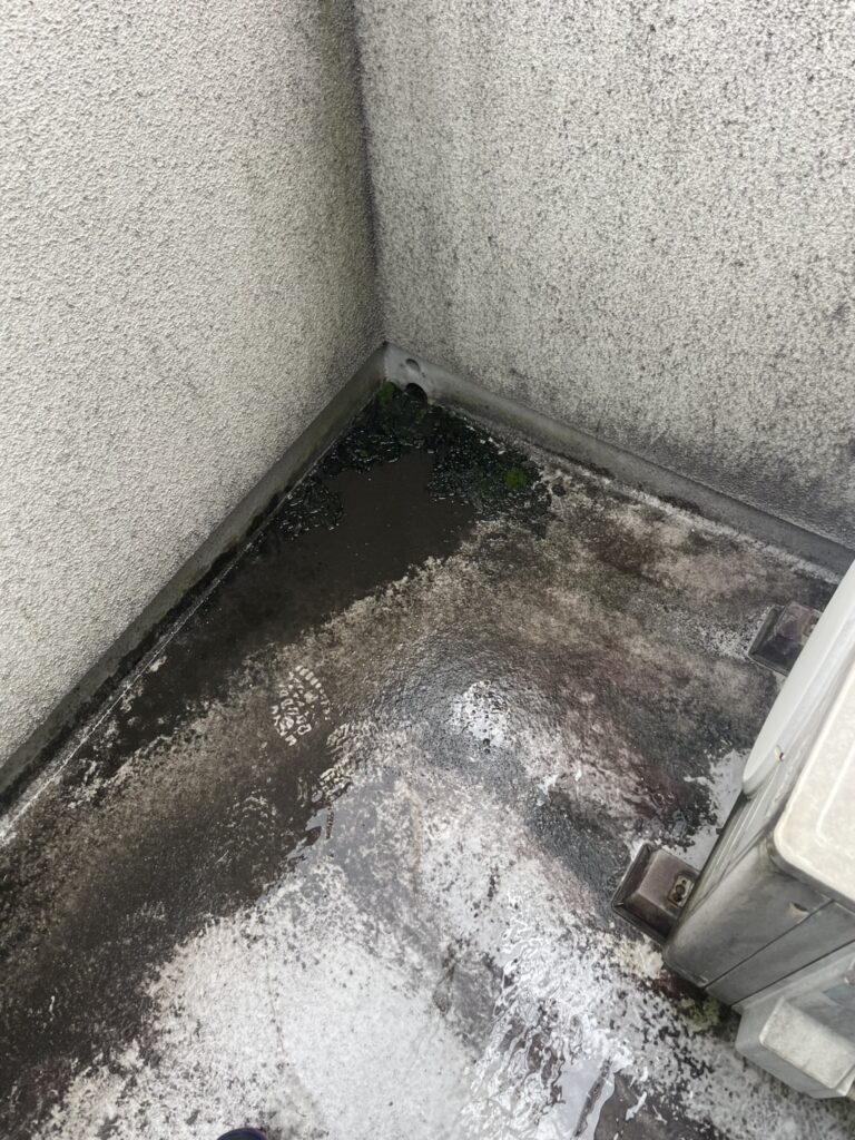 ベランダ洗浄前