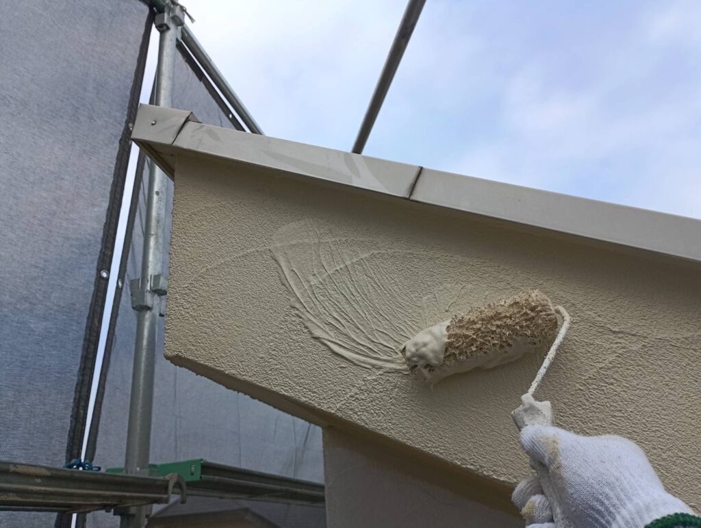 アートフレッシュF　上塗り施工中