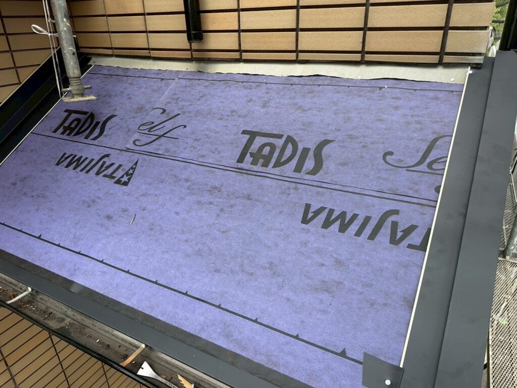 ルーフィング材貼り