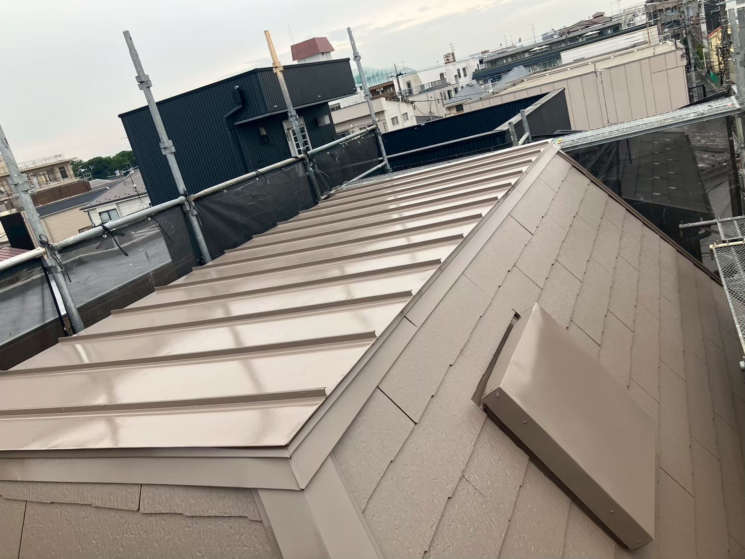 塗装後コロニアル屋根