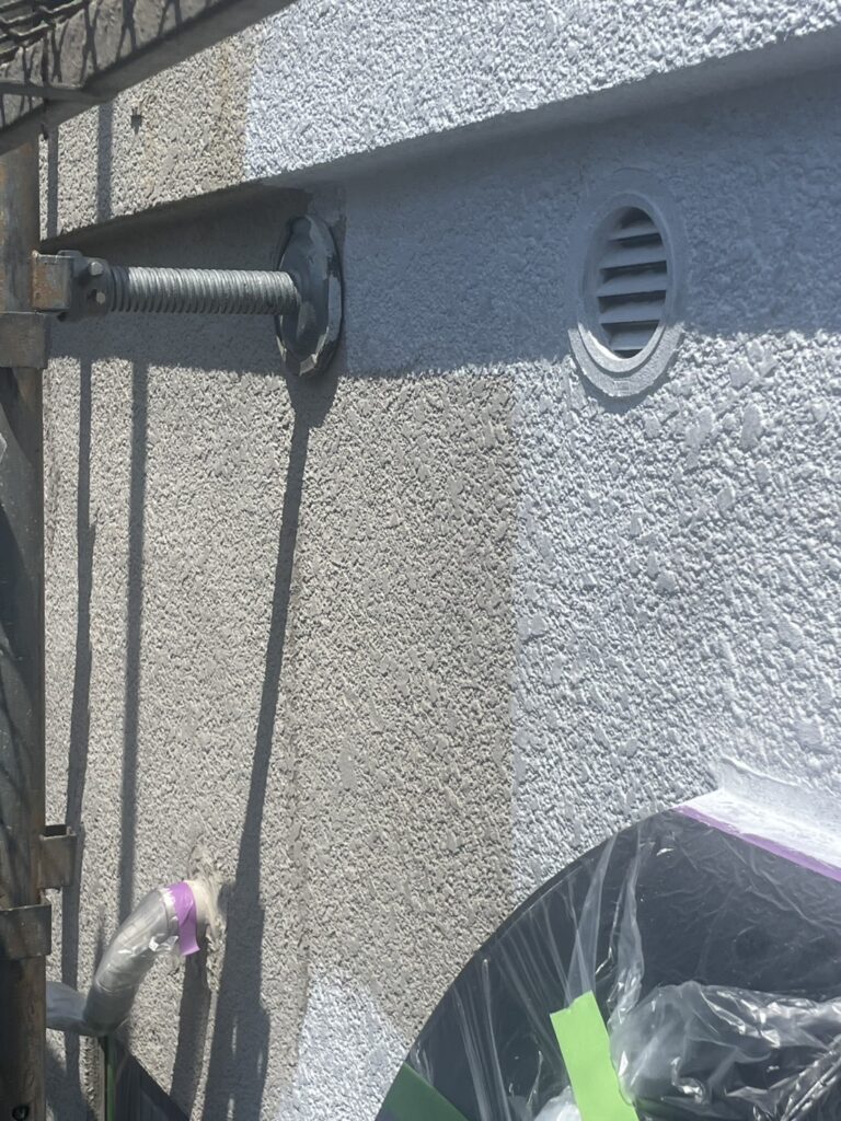 外壁下塗り中