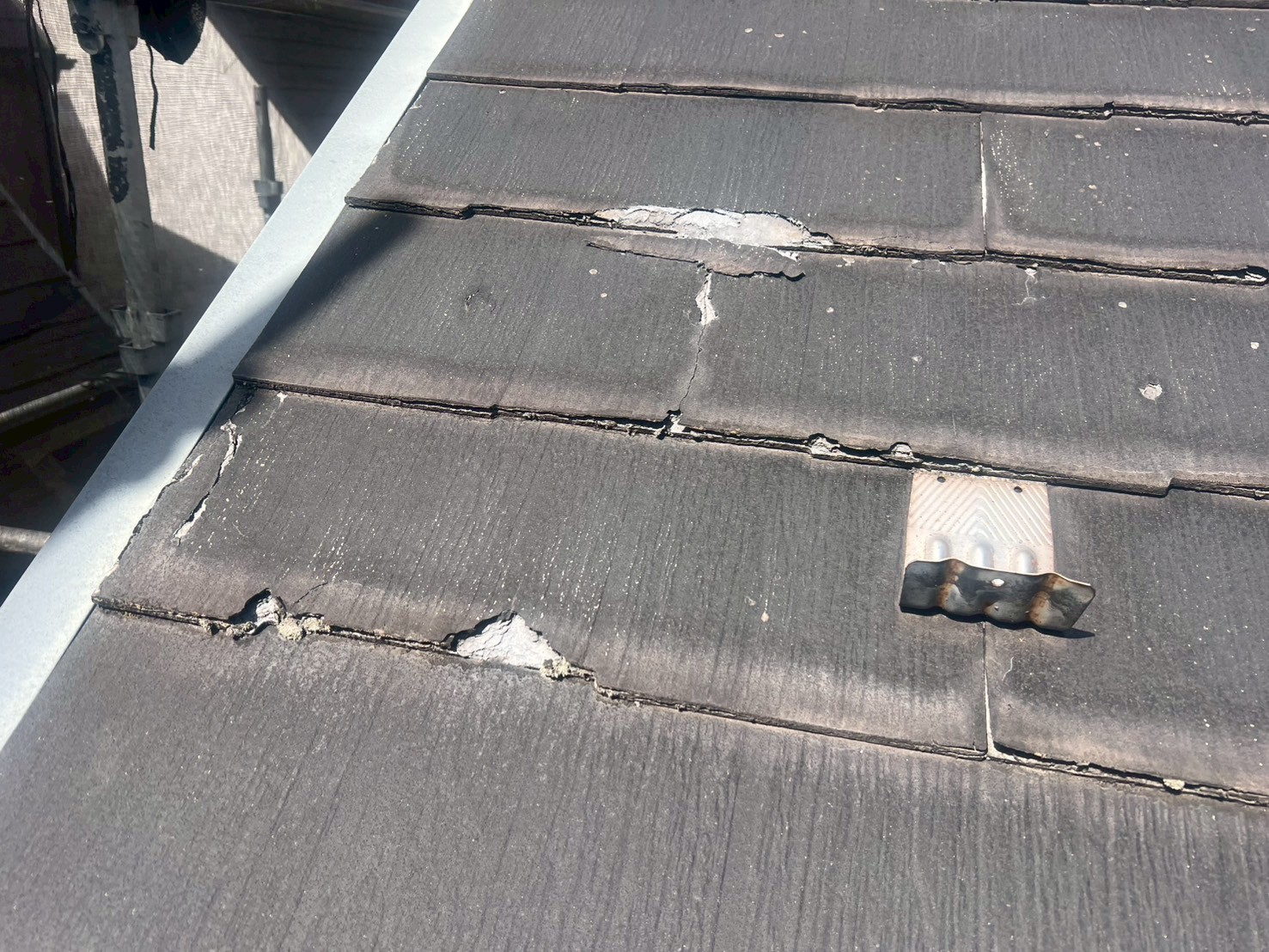 目黒区目黒にて戸建て屋根の塗装が必要か、必要ないかの状態検査を行いました