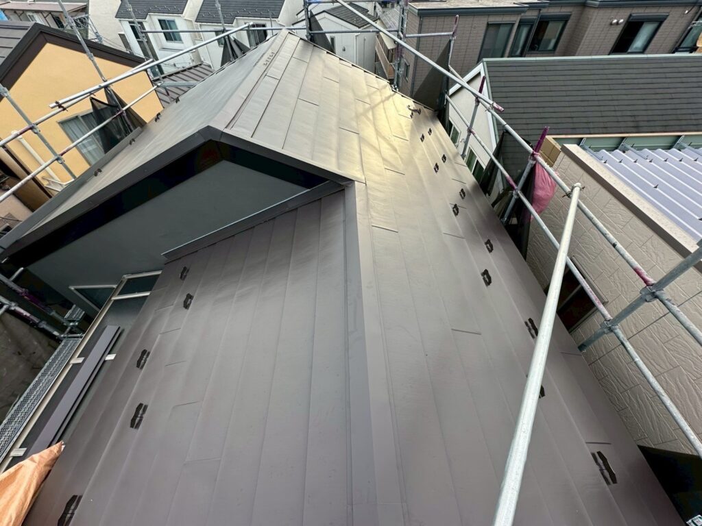 屋根カバー工法後