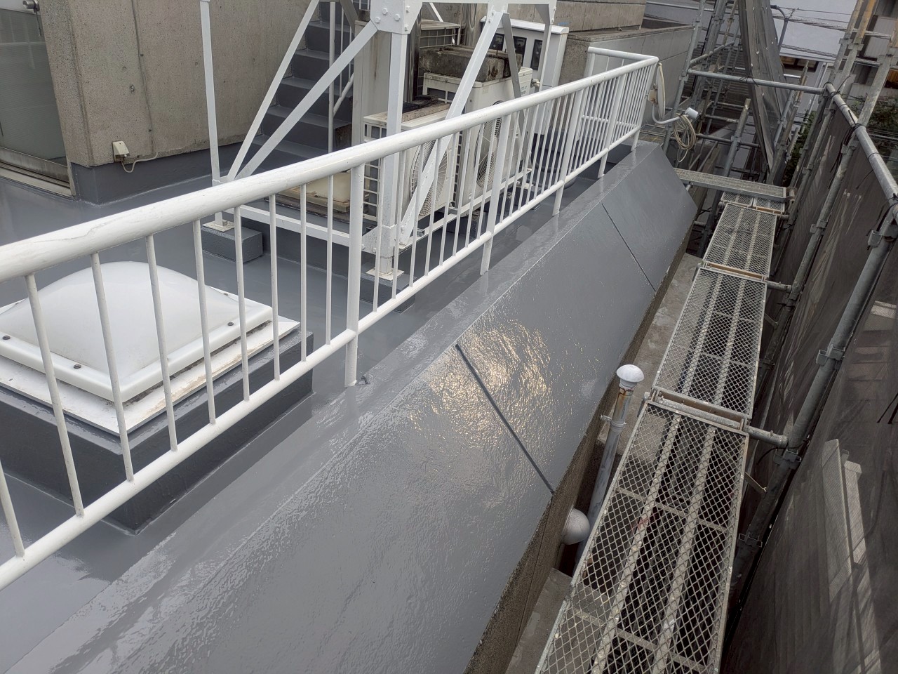 渋谷区にて屋上の笠木部分にウレタン防水工事を行いました