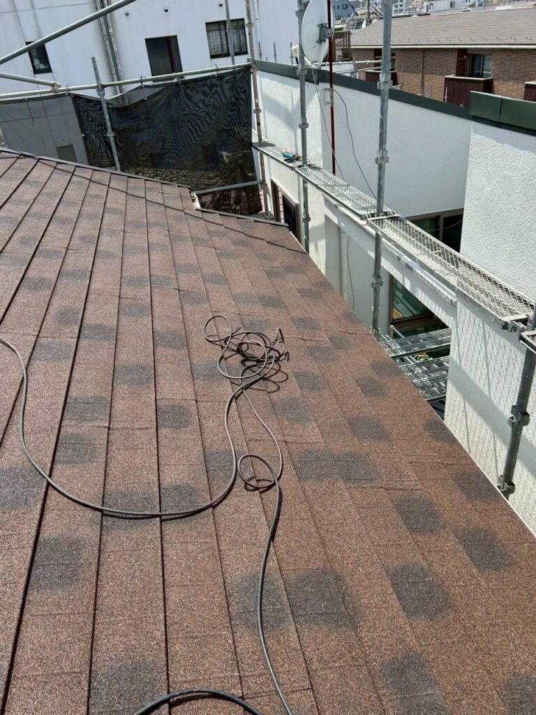 新屋根材の設置（エコグラーニ）