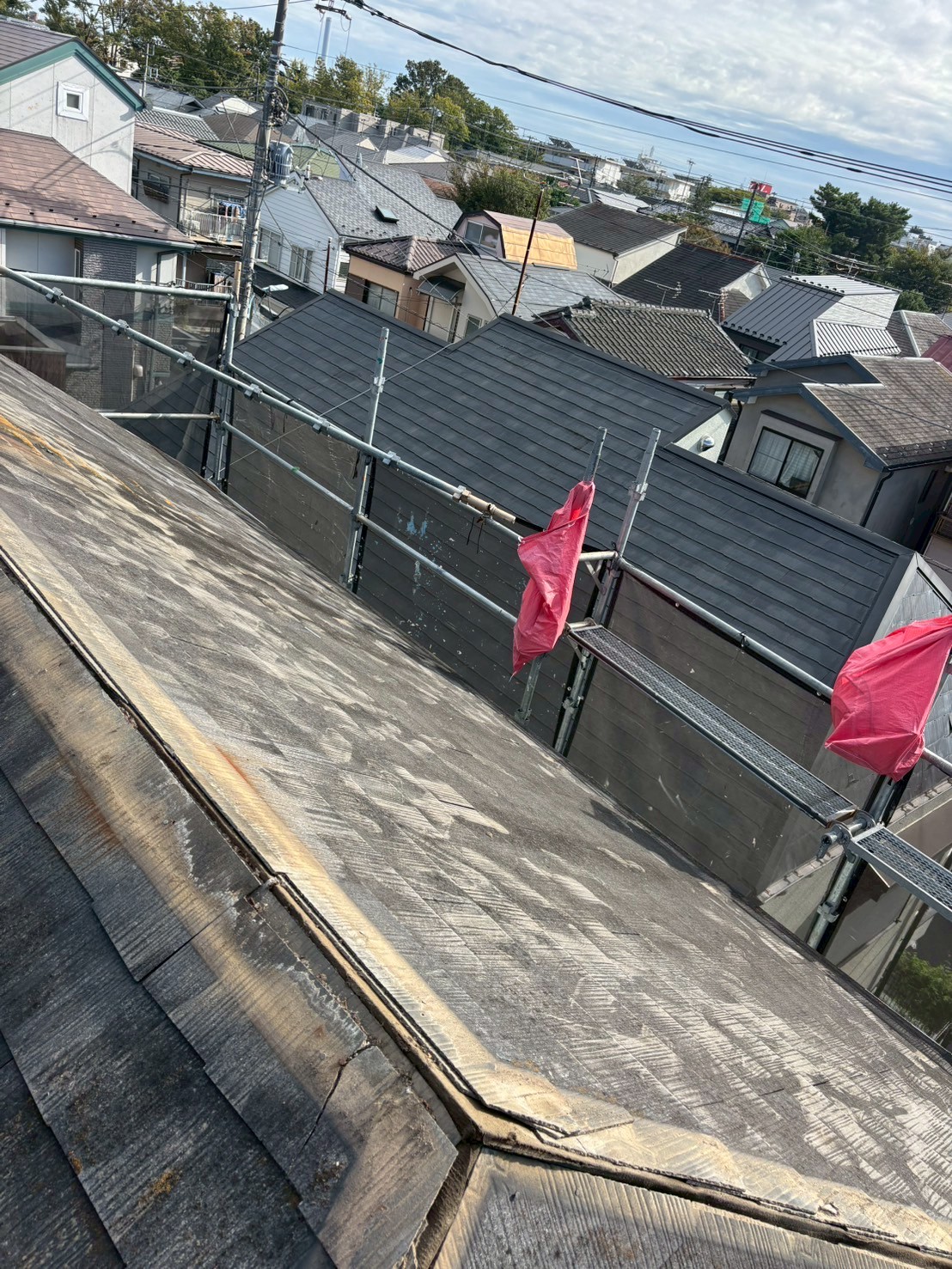 杉並区宮前で屋根の棟鈑金の撤去作業をしました。