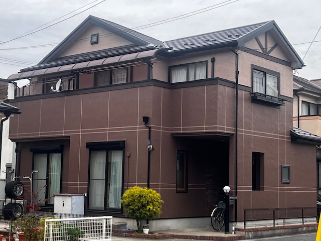 築25年の戸建てモルタル壁をアステックの遮熱塗料を用いて塗装しました