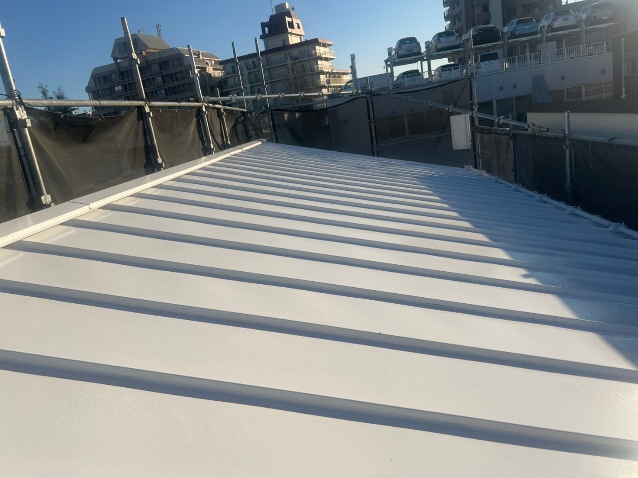 大田区北馬込にてガルバリウム鋼板屋根を遮熱塗料を使用し塗装補修を行いました