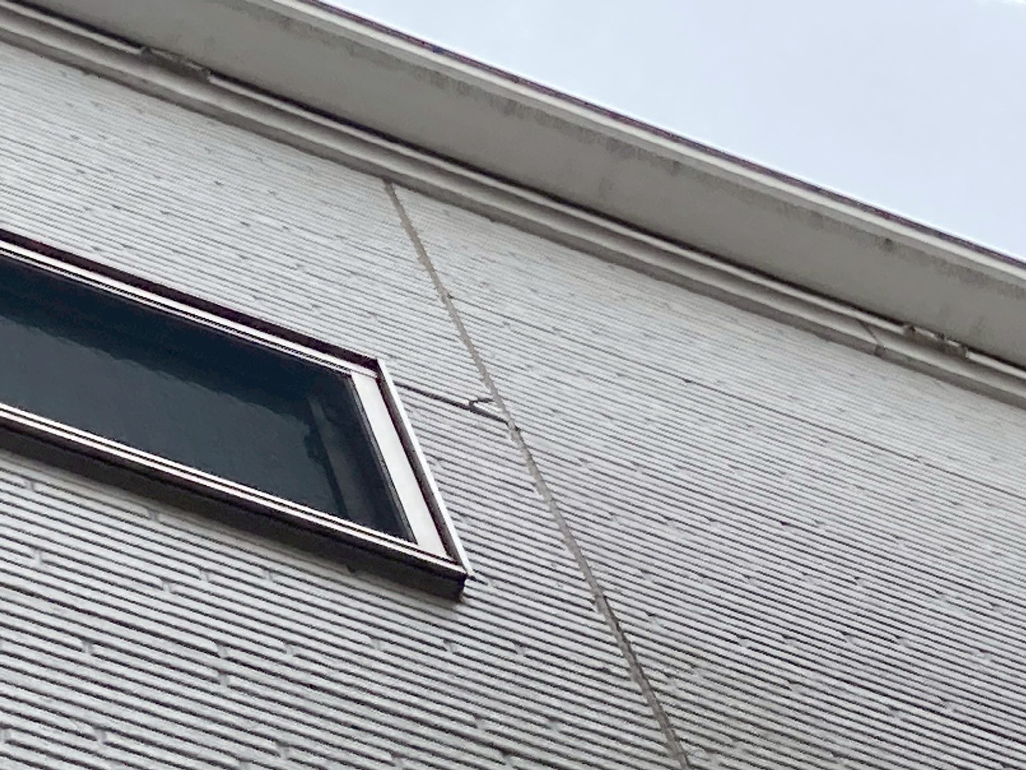 サイディングの反り・浮きの原因と再発防止について