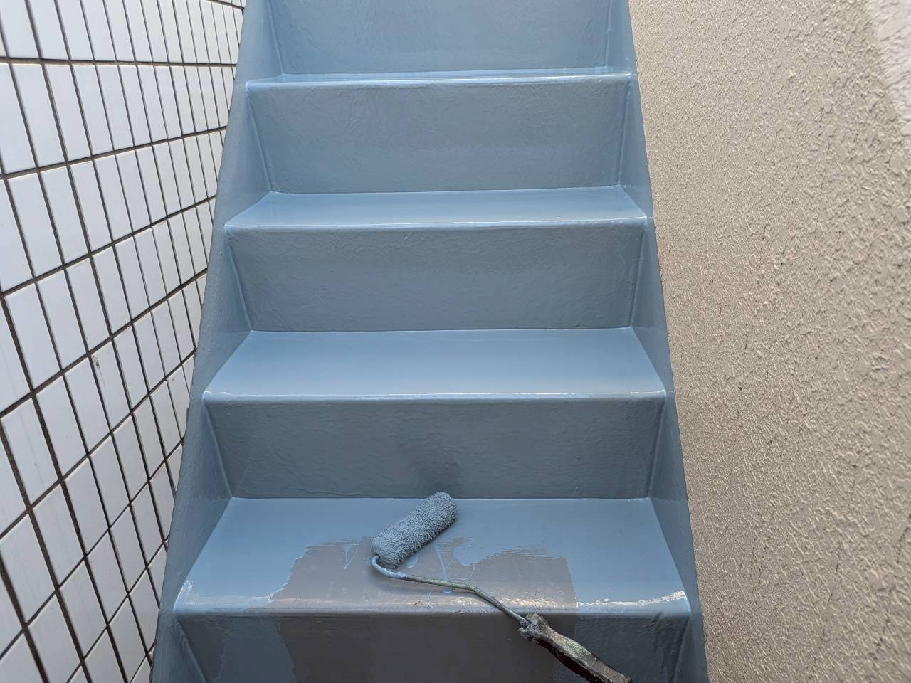 杉並区高井戸西で共有階段の塗装工事をおこないました