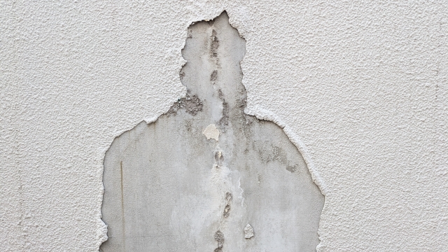 改修工事における再塗装か交換かの判断基準を下地・劣化度で決める