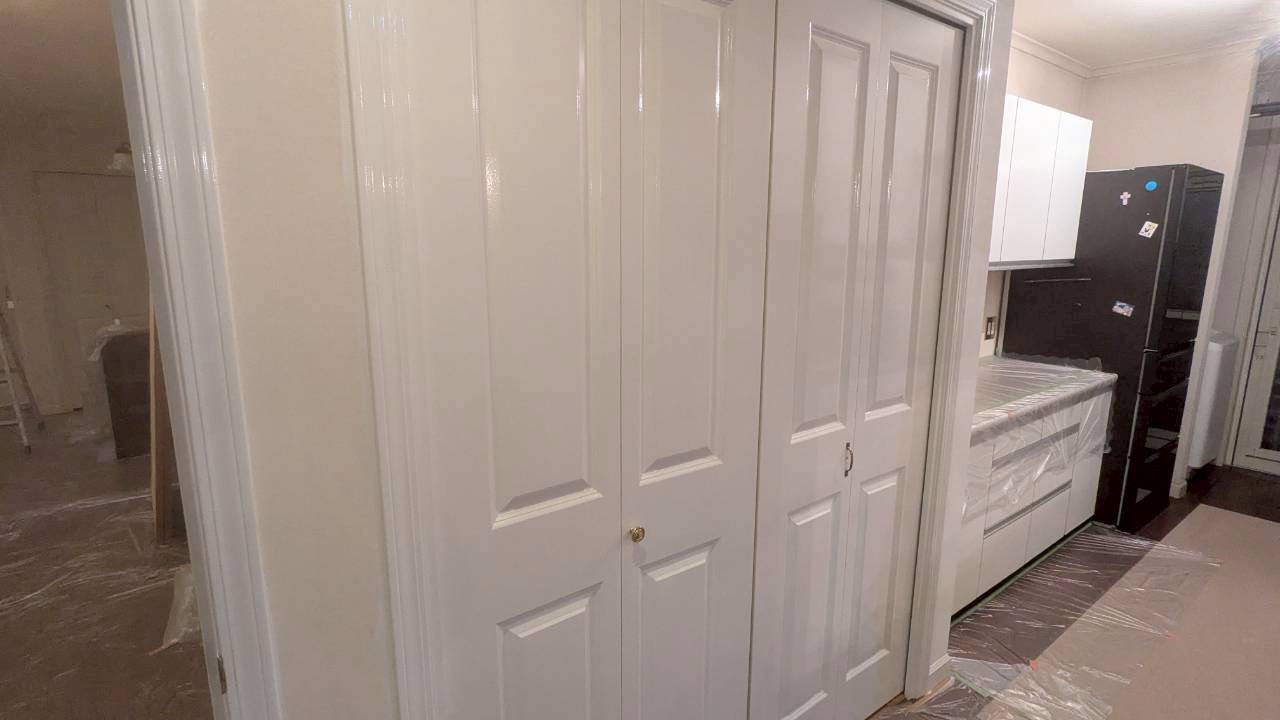 大田区にて室内建具塗装工事を行いました