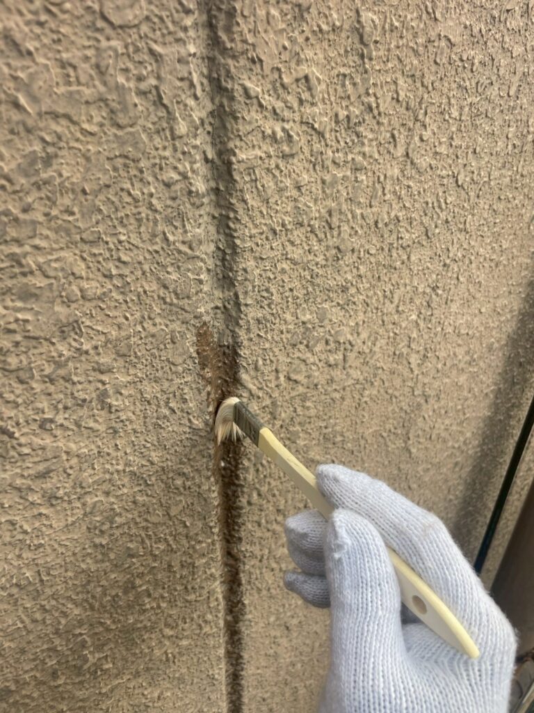 ALC目地のコーキングプライマー