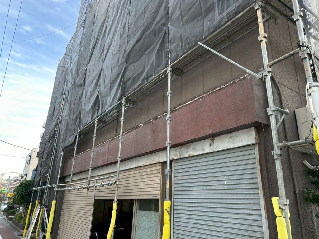 足場組み　看板撤去後