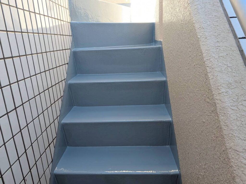 杉並区高井戸西　階段　塗装