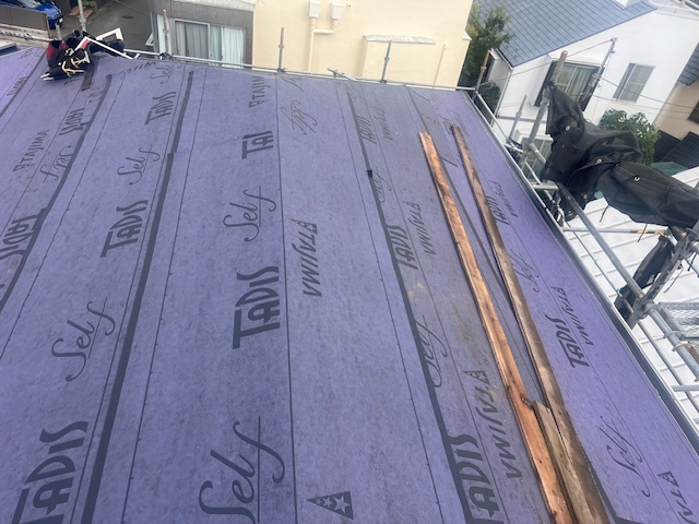 防水シート(ルーフィング)の設置