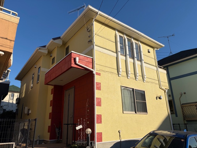 高津区子母口にてモルタル外壁の塗装をフッ素塗料を用いて行いました