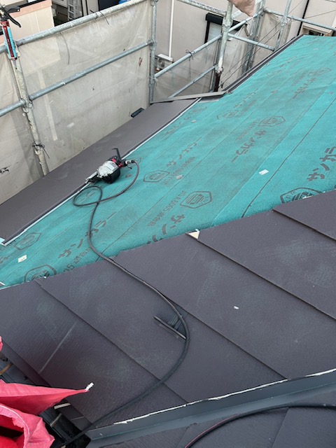 新屋根材の設置