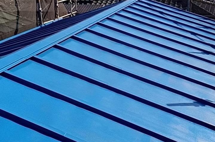 屋根の中塗り・上塗り後