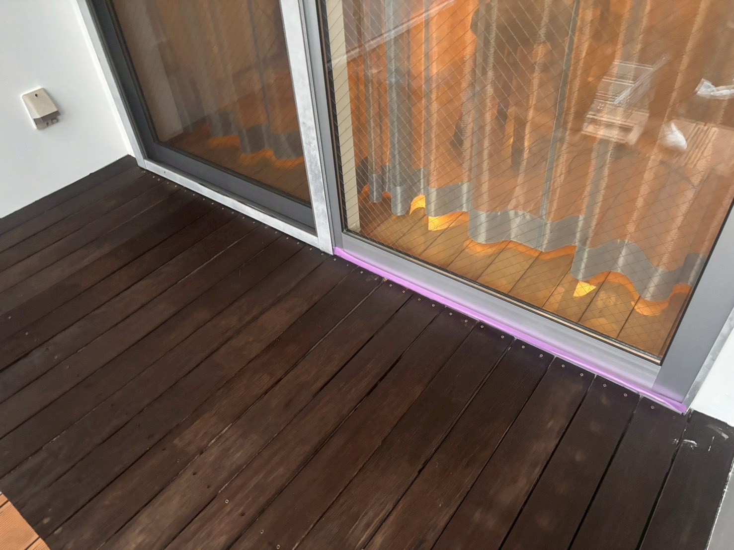 渋谷区にてウッドデッキをキシラデコールで塗装しました