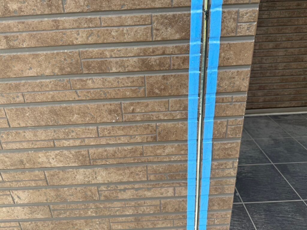 既存の目地を除去後