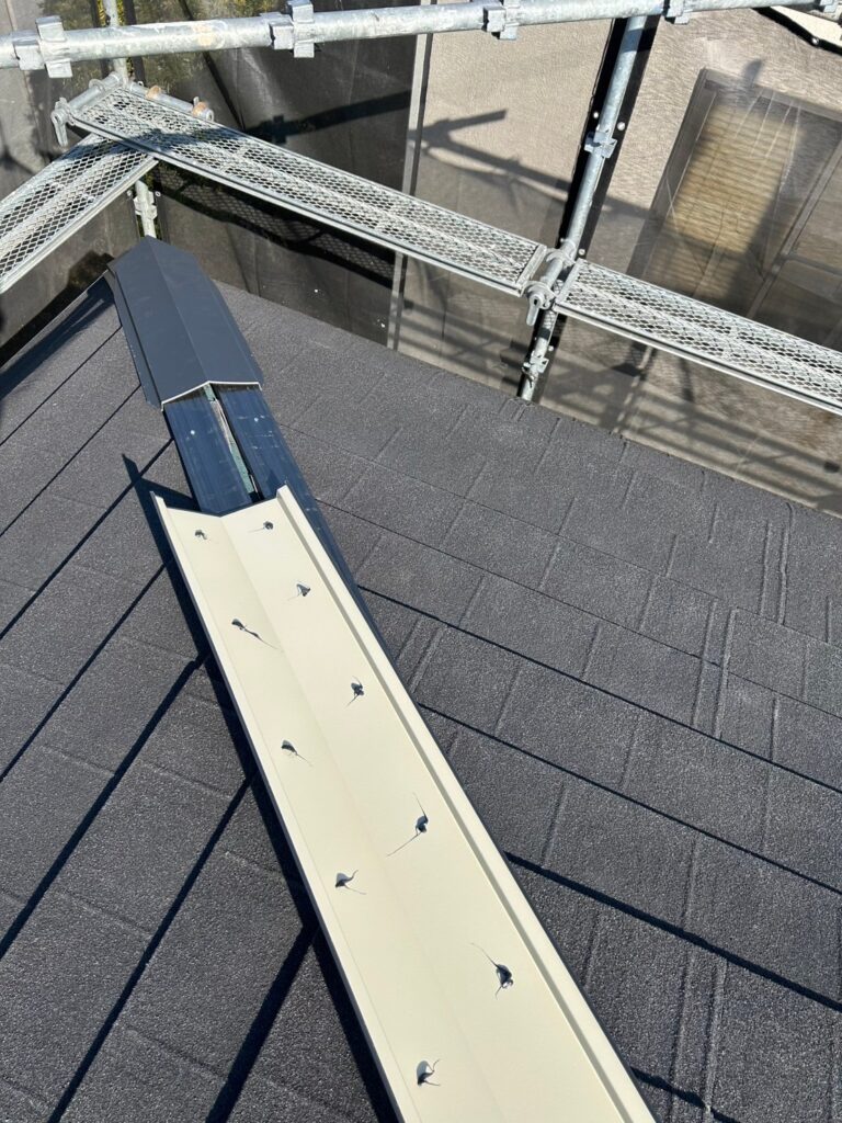棟板金の設置