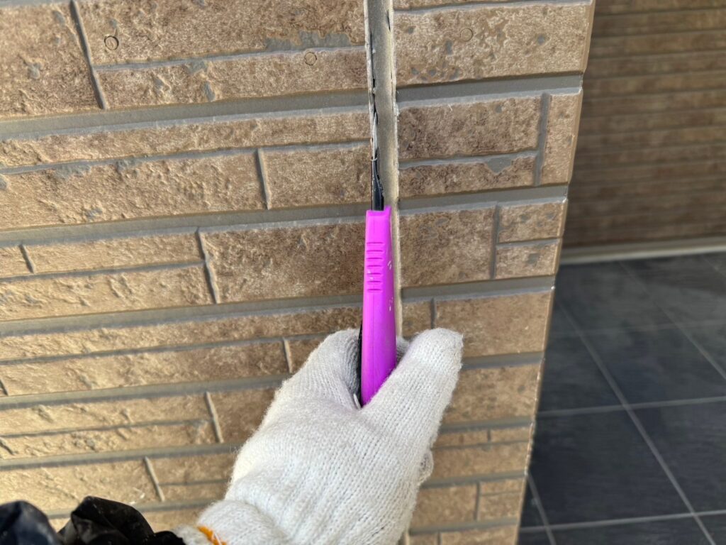 既存の目地を除去