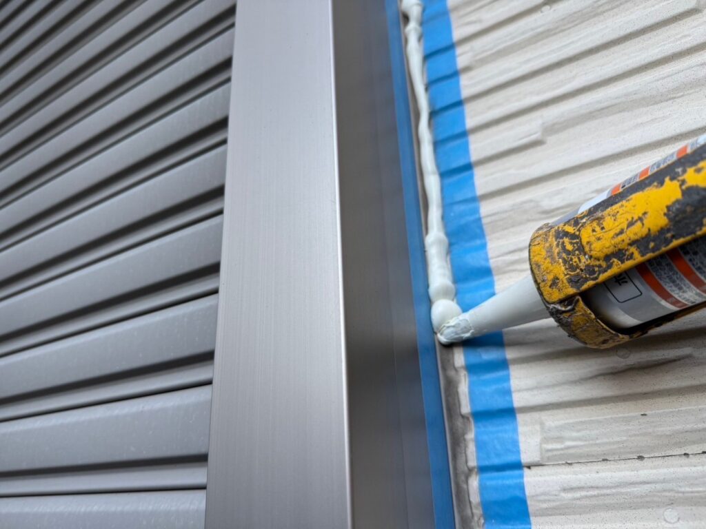 窓枠周りの目地補修