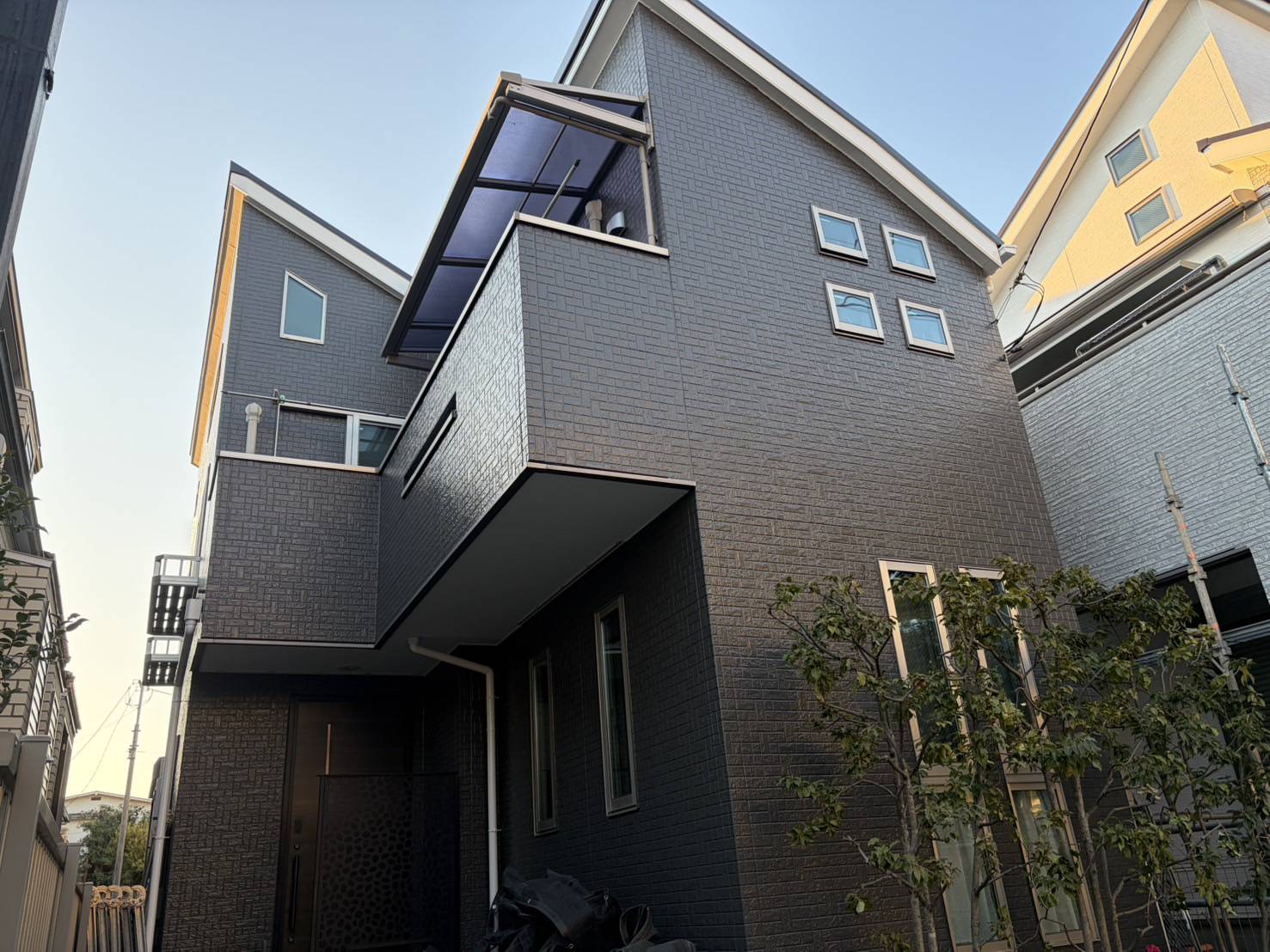 大田区久が原にてサイディング外壁を高級感のある色で塗装メンテナンス