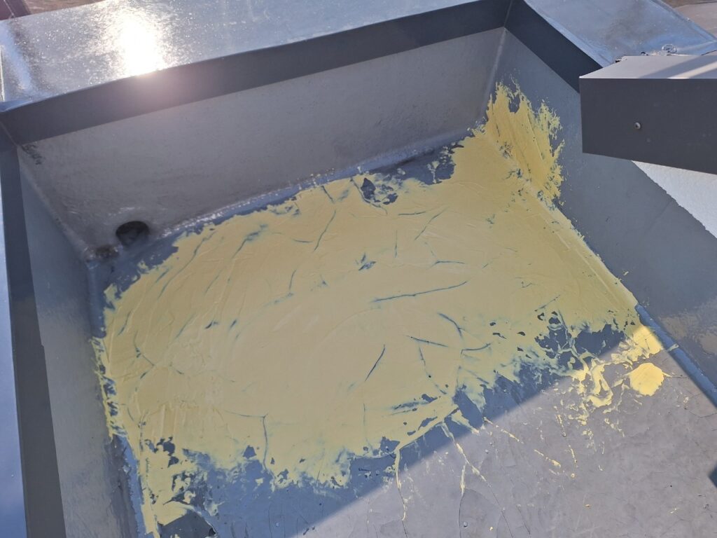 パテを塗布し、表面を整える