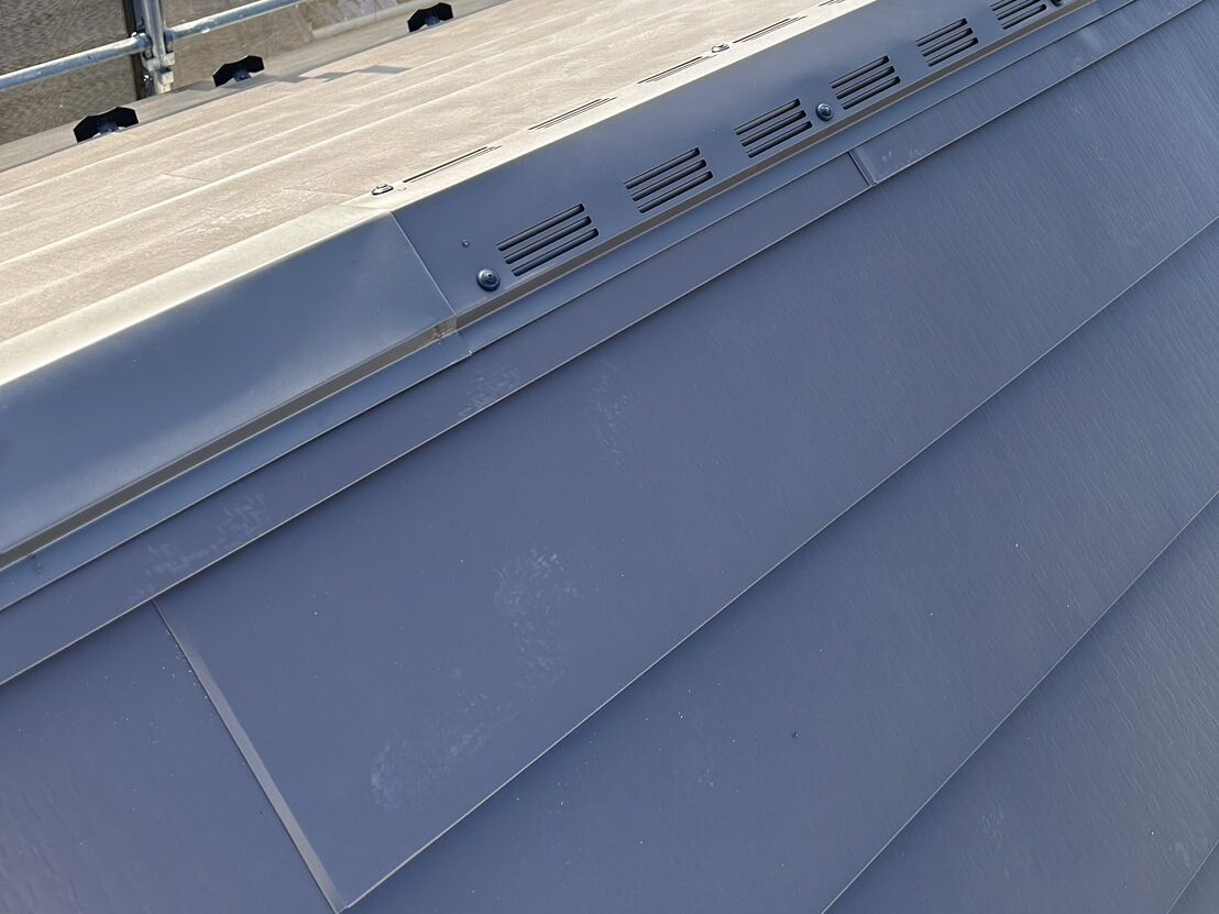 大田区久が原にてパミール屋根を横暖ルーフasを使用しカバー工法補修