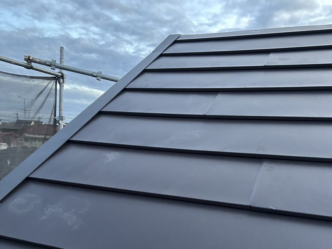 新屋根材敷設完了
