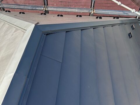 棟板金の設置完了