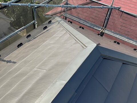 棟板金の設置完了